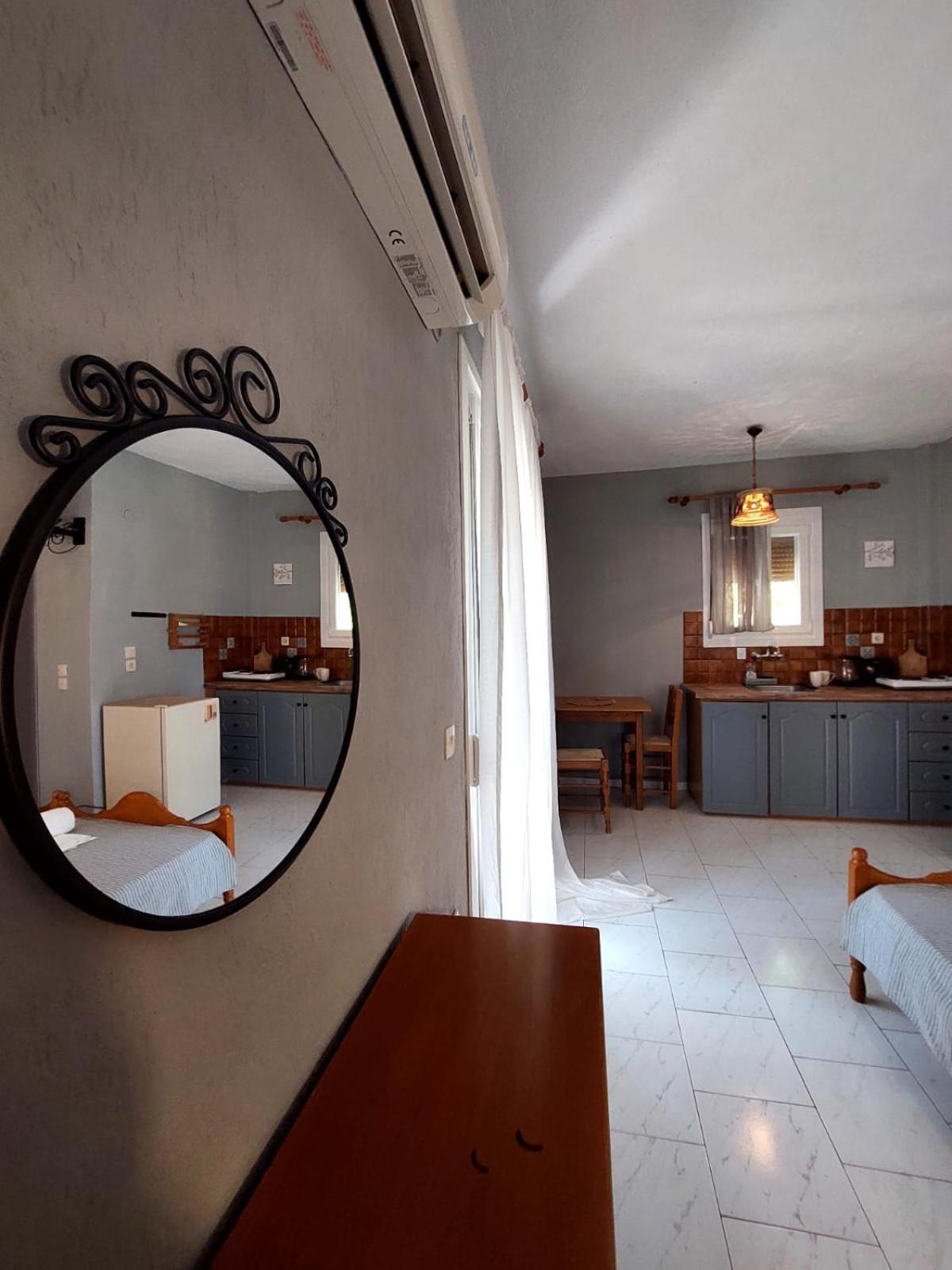 Georgia Apartments สตาฟิลอส ภายนอก รูปภาพ